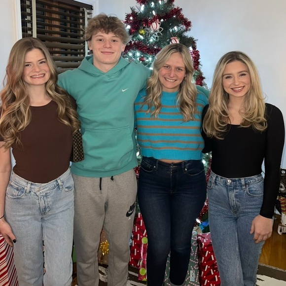 Good American| ‘Always Fits’ Deep Indigo Wash Straight Leg Jean - Picture 6 of 8